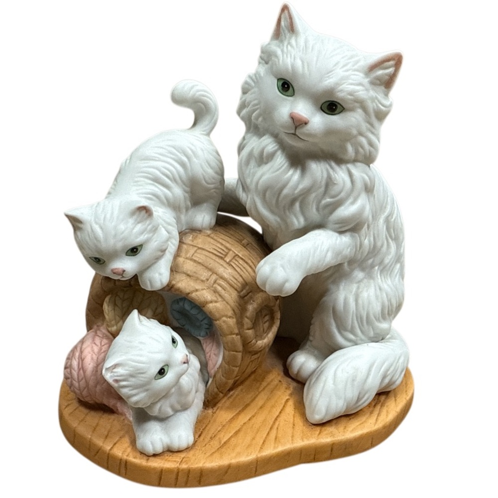 Home Interiors Porcelain Feline Fun Figurine White Cats/Kittens